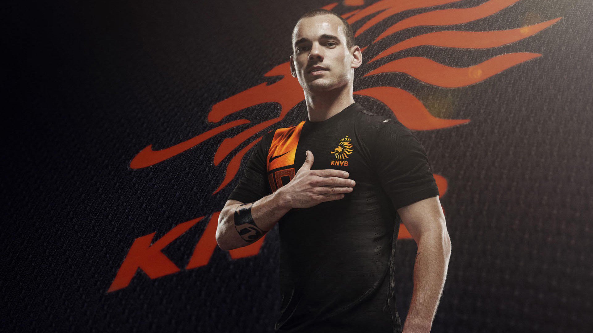 墨西哥骑手费德里科·费尔南德斯在巴黎奥运会上与“Contago”马匹共同夺得障碍赛银牌，展现默契配合。